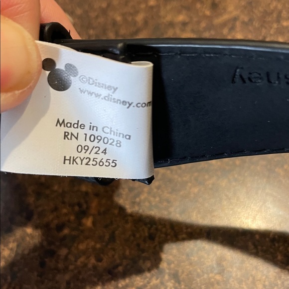 Black like new Minnie Mouse Disney Belt with Silver Buckle - Picture 4 of 6